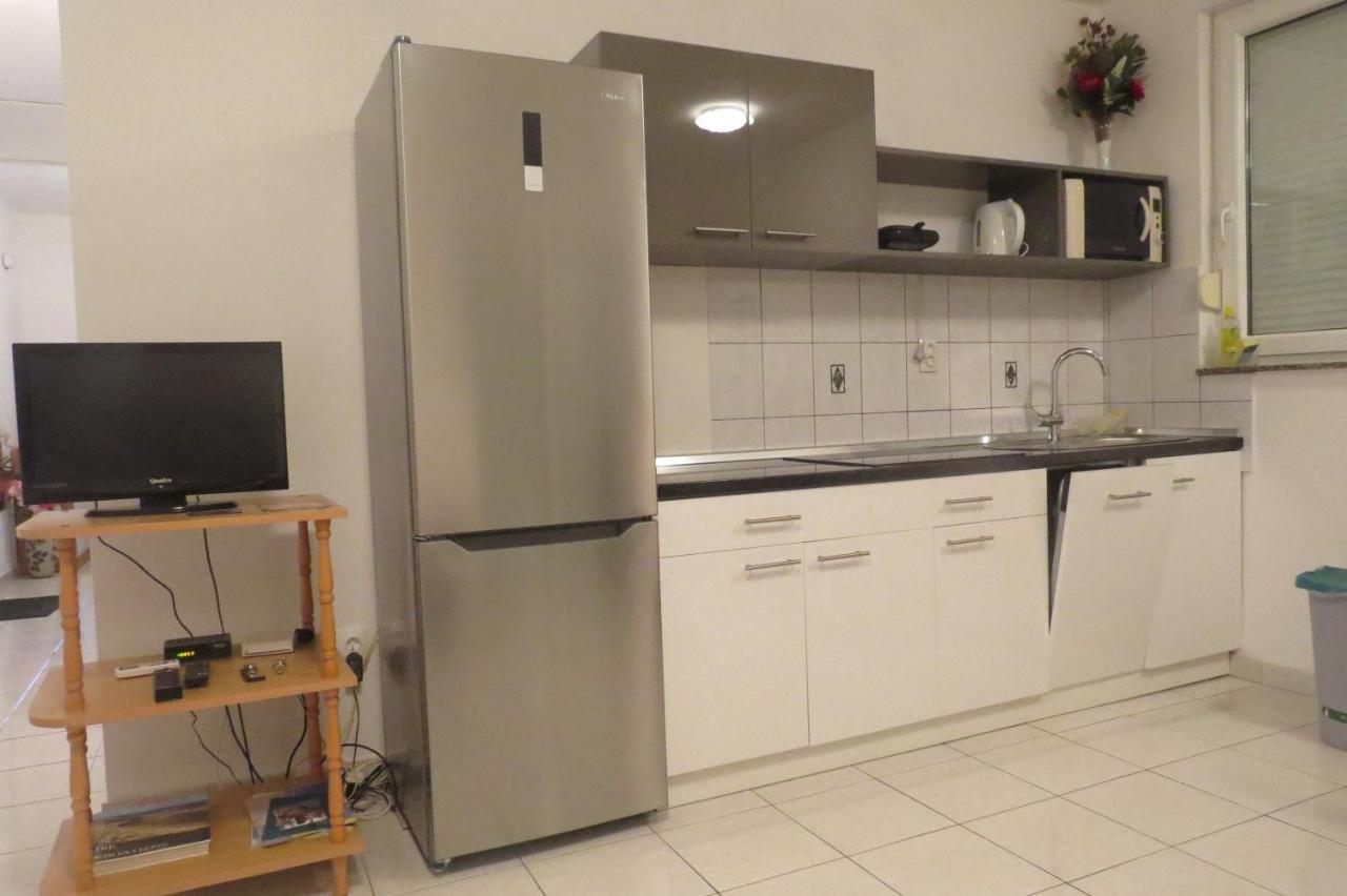 Modra Kuca Apartment Mandre Bagian luar foto