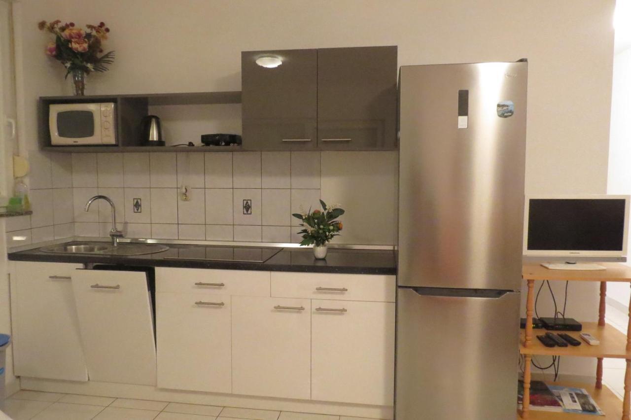 Modra Kuca Apartment Mandre Bagian luar foto
