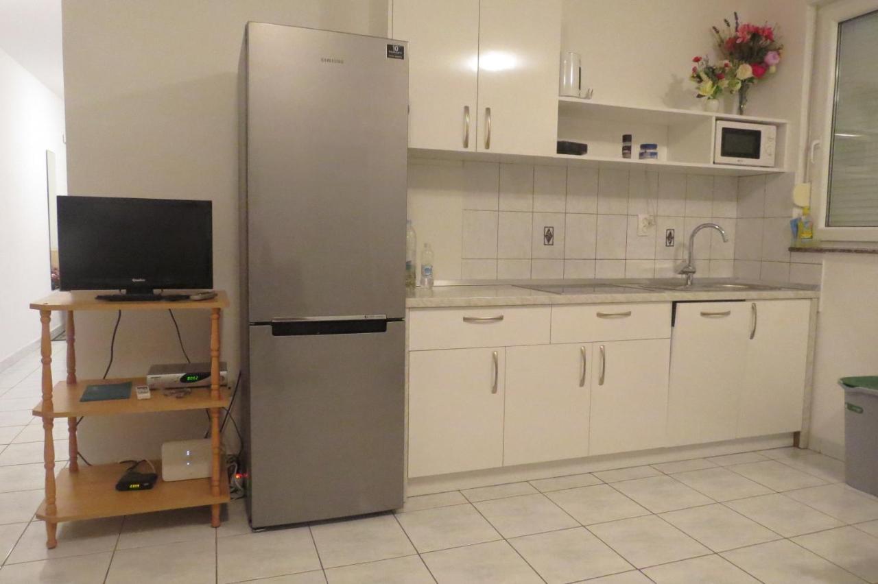 Modra Kuca Apartment Mandre Bagian luar foto