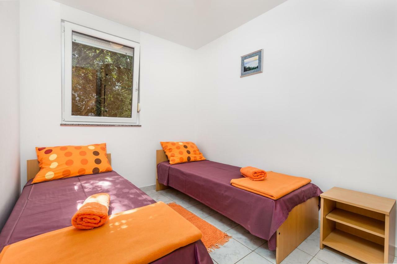 Modra Kuca Apartment Mandre Bagian luar foto