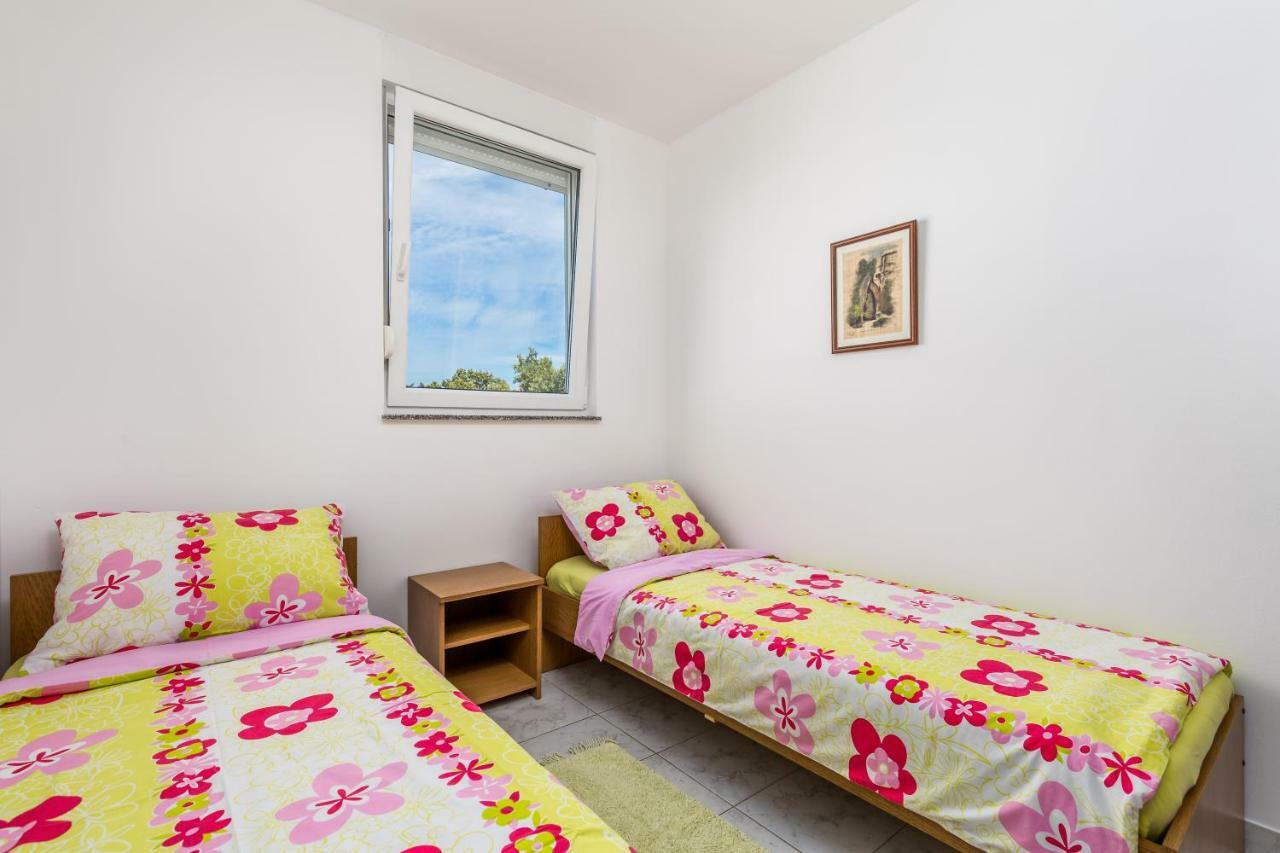 Modra Kuca Apartment Mandre Bagian luar foto
