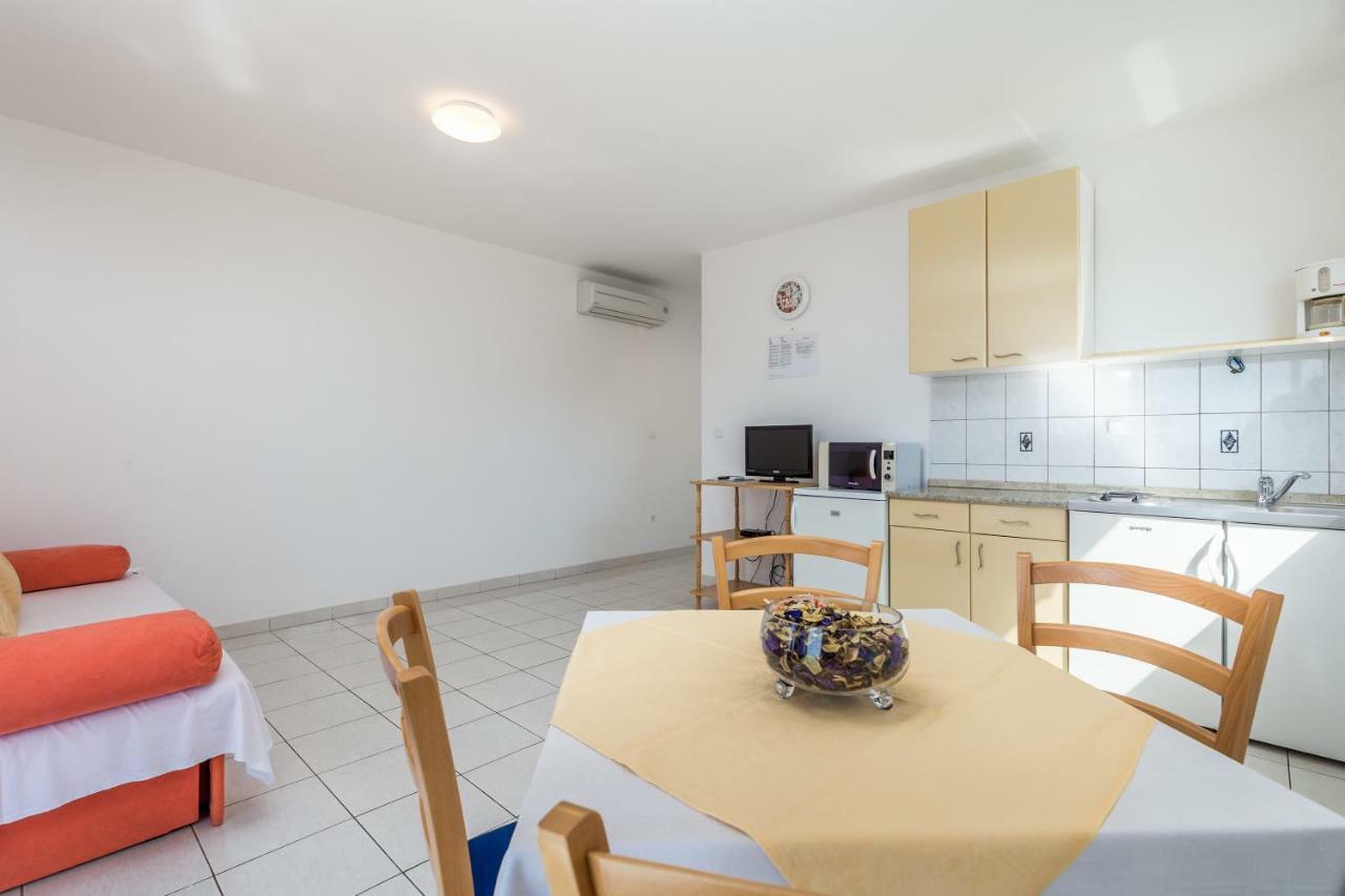 Modra Kuca Apartment Mandre Bagian luar foto